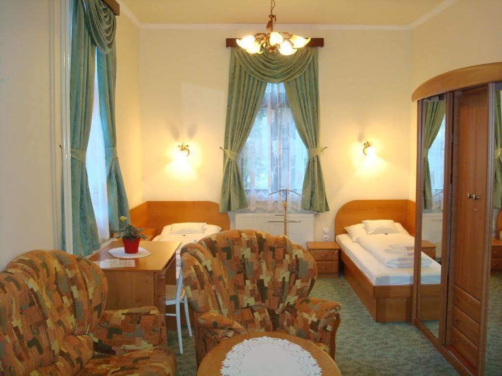 Penzion Zlaty Jelen Кошице Екстер'єр фото